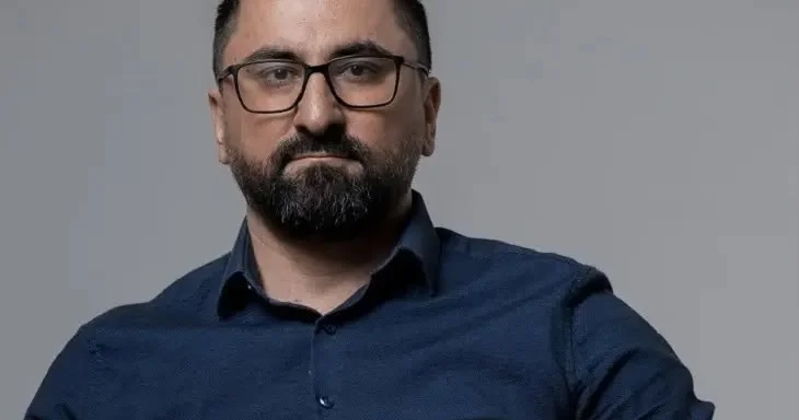 Böhran əvvəlcə pıçıldayır, sonra qışqırır
