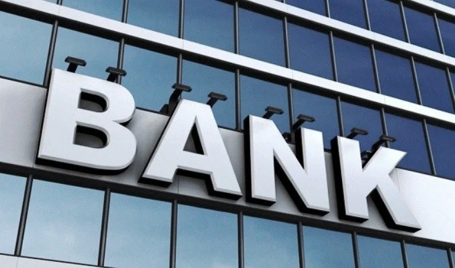 Bakıda bu bank borcunu ödəməyən müştərilərinin evlərini satdı