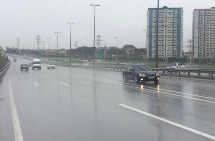 Yol polisindən yağmurlu hava ilə bağlı müraciət