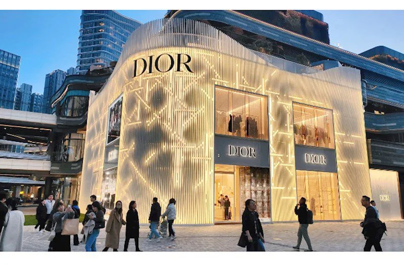 “Christian Dior” Azərbaycanda 4,3 mln. avroluq şirkətini bağlandı