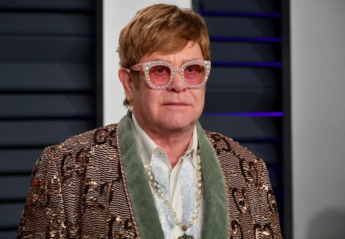 Elton Con korluqla mübarizə aparır: Yeni albom təhlükə altındadır