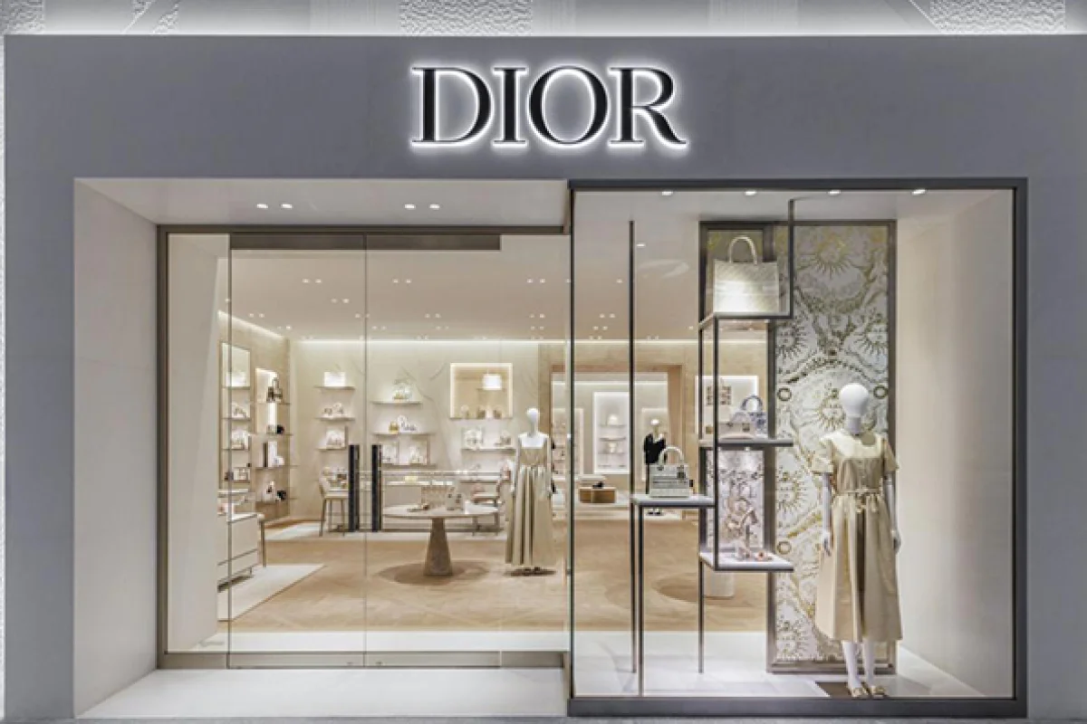 Christian Dior убежал из Баку Haqqin