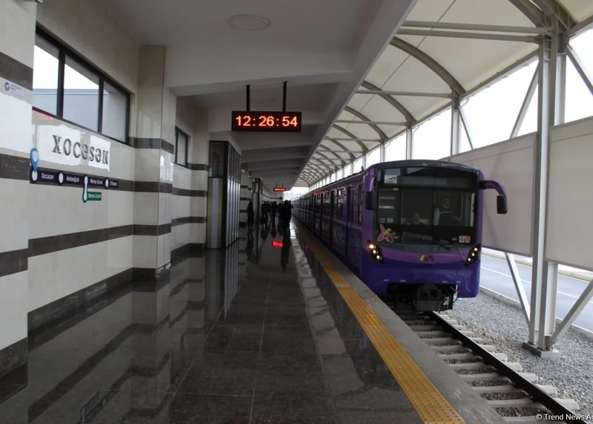 Bakı metrosunda sərnişinlər qatardan düşürüldü