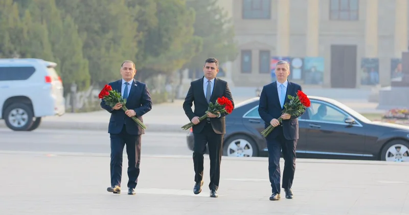 Ümummilli Lider Heydər Əliyevin abidəsi ziyarət edilib