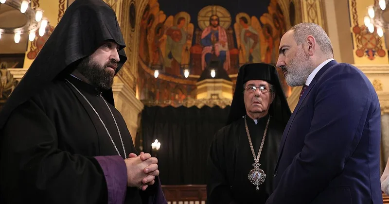 Paşinyandan gözlənilməz addım Kilsə keşişləri ilə görüşdü