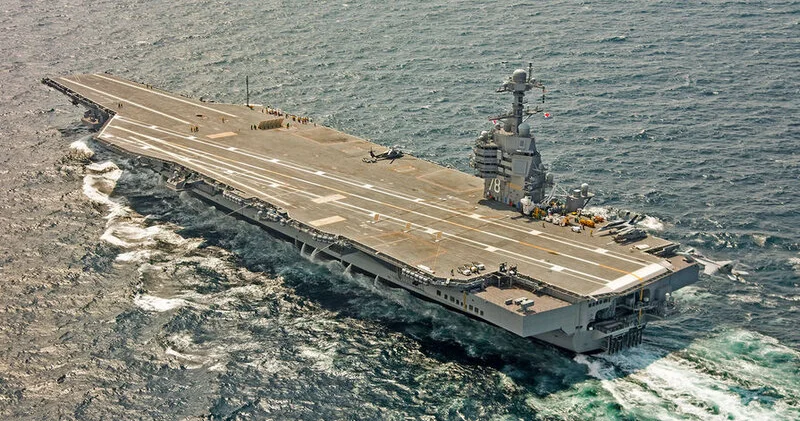 Pentaqon rəhbəri Karib dənizindəki təyyarədaşıyan gəmiyə baş çəkdi