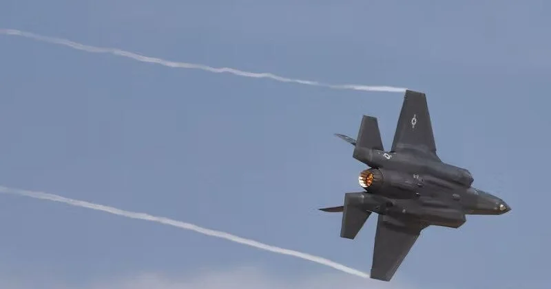 İki ölkə qırıcılarla İran sərhədinə yaxınlaşdılar