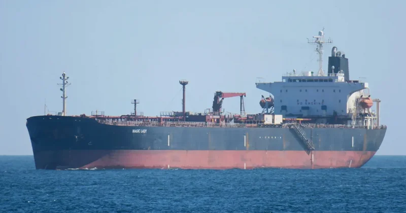 Игра в кошки мышки между ВМС США и танкером теневого флота