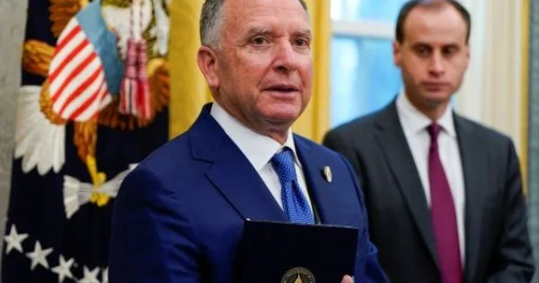 Trampın xüsusi elçisi Rusiyanın agentidir?