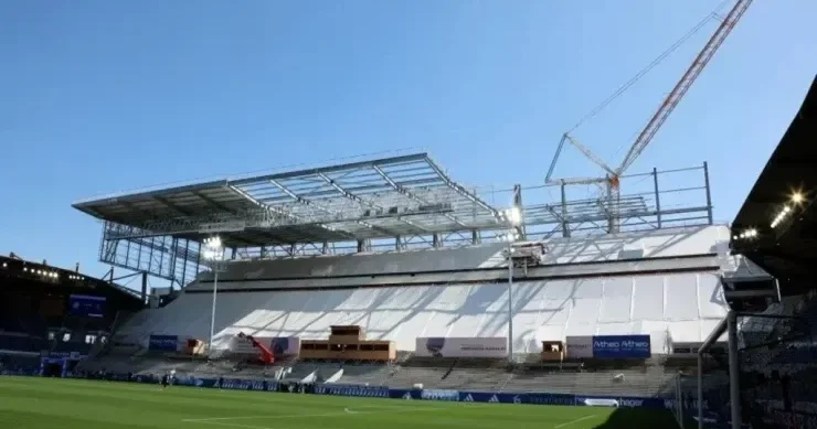 Təyyarənin tullantı hissələrindən stadion tribunası tikilir