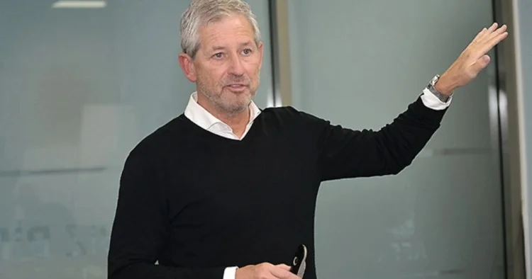 De Bleker XII turun mübahisəli epizodlarını şərh etdi VİDEO