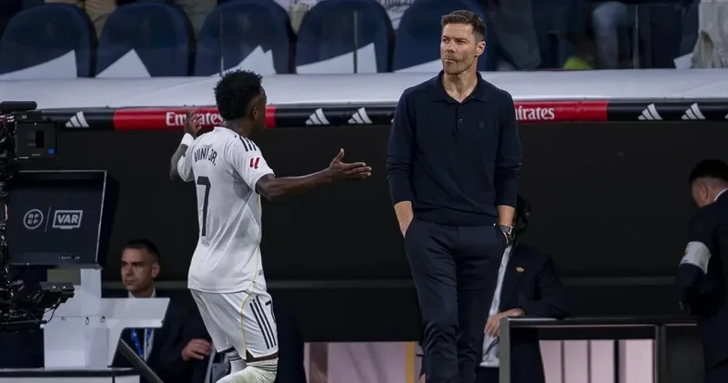 Futbolçular Xabi Alonsodan narazıdılar