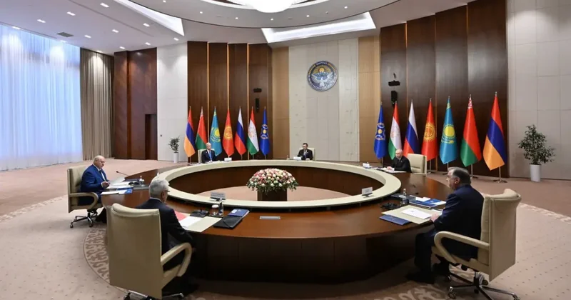 Putin Bişkekdə KTMT sammitinin məhdud tərkibli iclasında iştirak edir