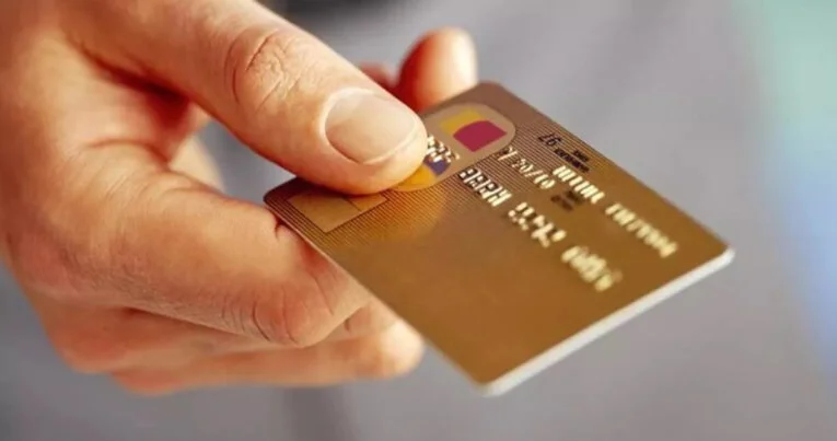 Dövriyyədə olan ödəniş kartlarının sayı artıb