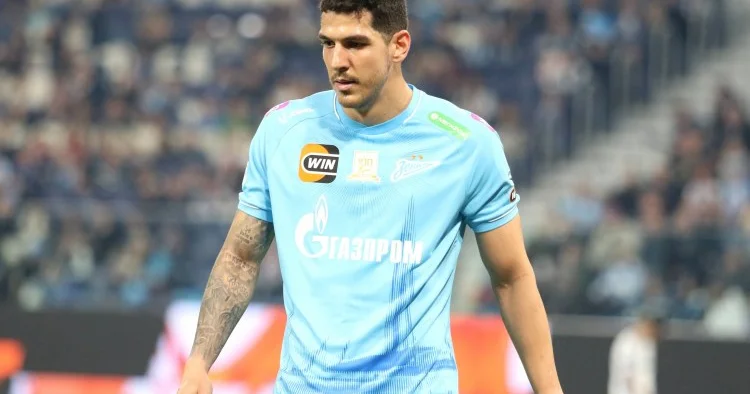 Qalatasaray braziliyalı müdafiəçiyə elçi düşdü