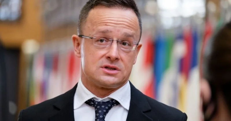 Siyarto: Ukraynanın Aİ yə qəbul edilməsi dəlilikdir