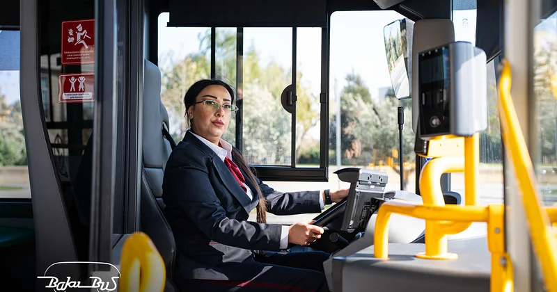 “Bakubus”ın ilk qadın sürücüləri sükan arxasında Video