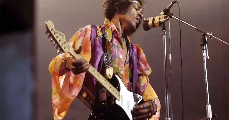 Həyat sadəcə bir zarafatdır... Günün mahnısı