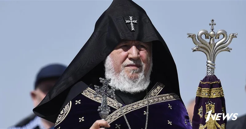 Католикос всех армян должен освободить Первопрестольный, настаивает Пашинян