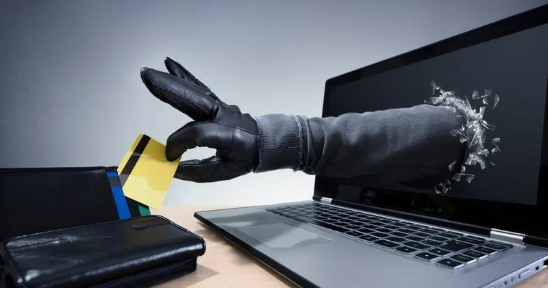 Food Factory də tanışının kartından 15 500 manat oğurladı