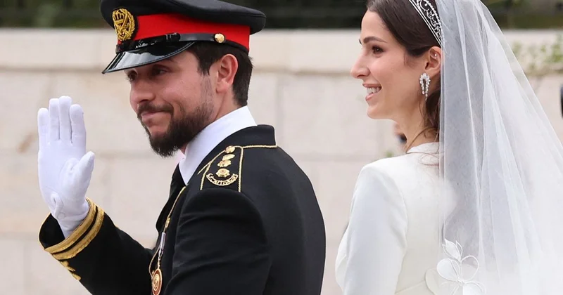 Kral ölkəni tərk etdi şahzadə hakimiyyəti ələ aldı