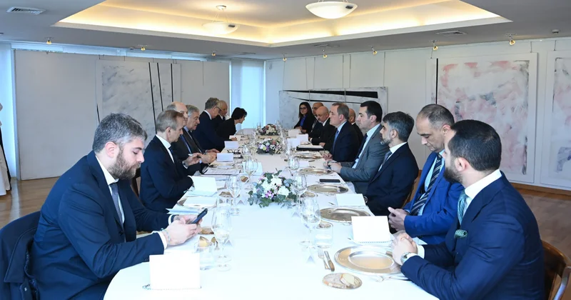 Джейхун Байрамов провел переговоры с главой МИД Италии