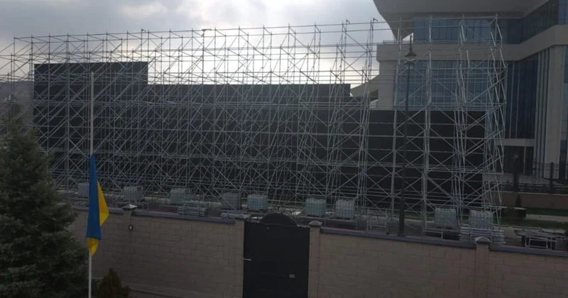 Qırğızıstan Putinin gəlişi üçün Ukrayna səfirliyini gizlətdi VİDEO