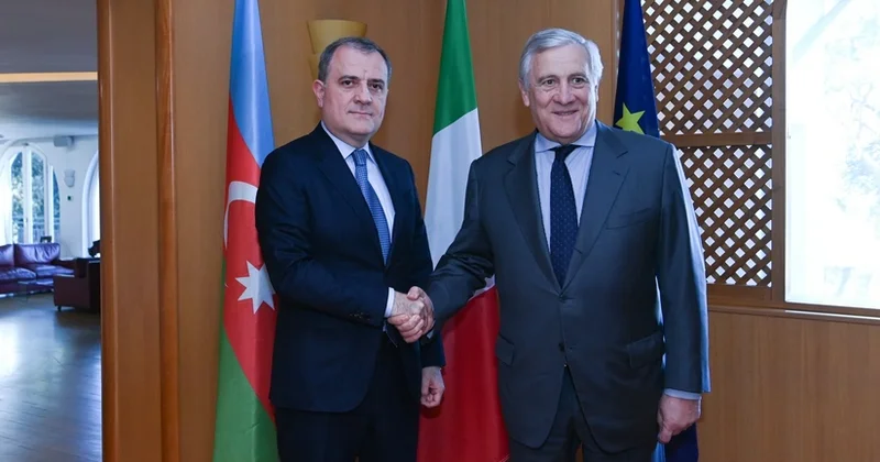 XİN başçıları strateji tərəfdaşlığın inkişafını müzakirə ediblər