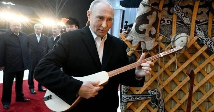 Putinin ifa etdiyi qədim türk aləti: Oğuzlardan slavyanlara necə keçib?