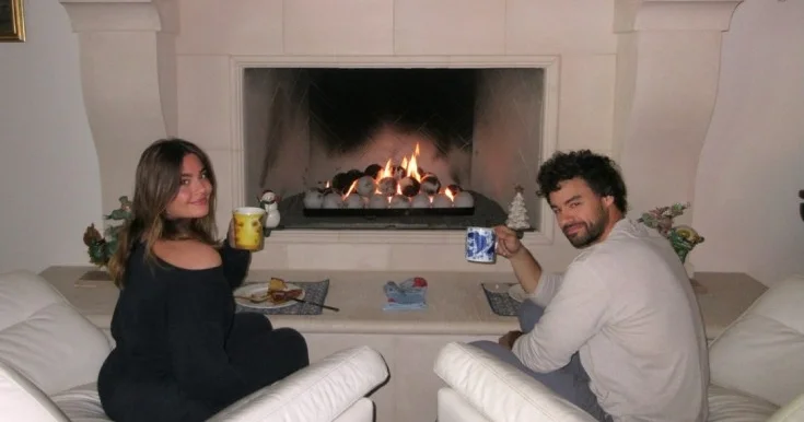 Van Dammın oğlu və Suada Milad bayramına belə hazırlaşır