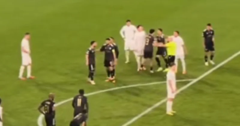 “Qarabağ”ın futbolçuları “Napoli” ilə oyunda mübahisə etdilər Video