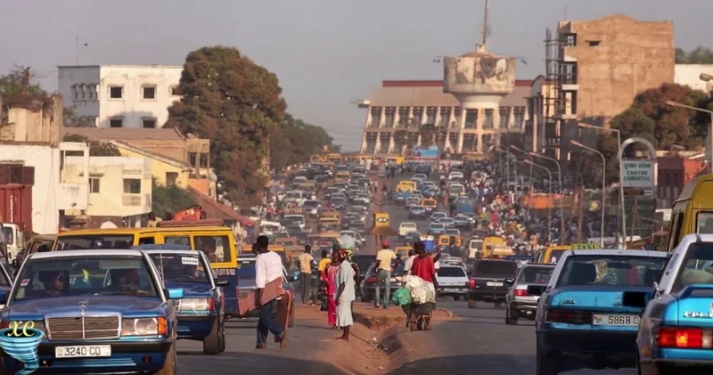 Bu ölkədə dövlət müəssisələri, bank və mağazalar fəaliyyətini dayandırdı