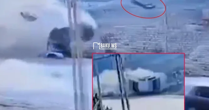 Bakıda dəhşətli qəza: Sürücü maşından HAVAYA UÇDU ANBAAN VİDEO