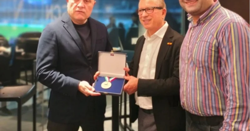 Ceyhun Bayramova Napoli Bakı Assosiasiyasının medalı təqdim olundu