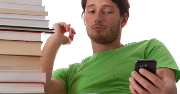 Diqqət dağınıqlığı gəncləşir: Psixoloqlar səbəbləri və çıxış yollarını AÇIQLADILAR