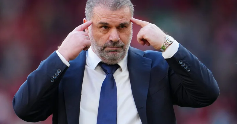 “Liverpul” Arne Slotun mümkün əvəzləyicisi kimi Angelos Postekoqlunu nəzərdən keçirir