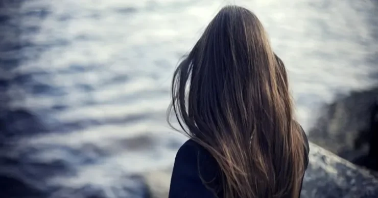 Bakı bulvarında GECƏ HƏYƏCANI: polis gənc qızı son anda ölümdən xilas etdi