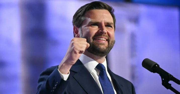 Vitse prezident hərbi qulluqçulara İncil formalı tort gətirib