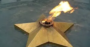 В Казани суд оштрафовал пенсионерку за прикуривание от Вечного огня ФОТО