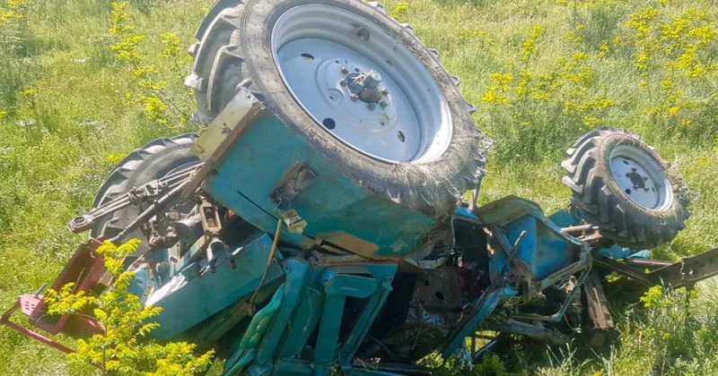 Ağdamda pambıq yüklü traktor aşıb, xəsarət alan var