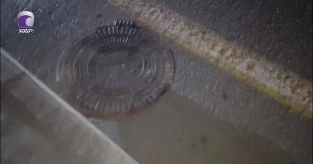 Bakıda bu yolda sürücülər kanalizasiya quyusuna düşürlər VİDEO