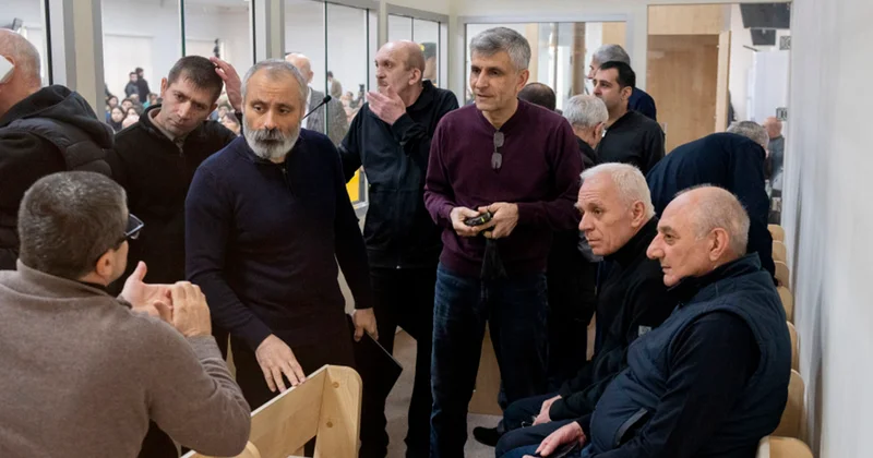 Vəkilləri müdafiə çıxışı etdi Fotolar