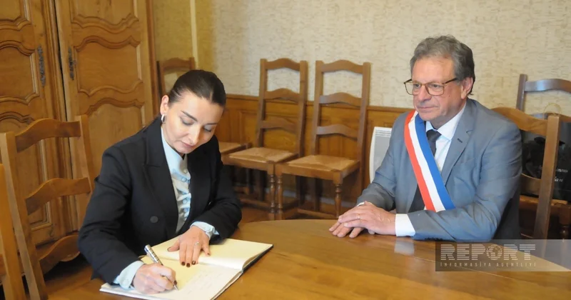 Leyla Abdullayeva Şarl de Qolun evini ziyarət etdi FOTOLAR