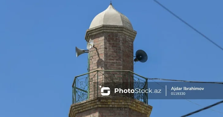 Имам оштрафован на 1500 манатов за участие ребенка в религиозной церемонии в Астаре