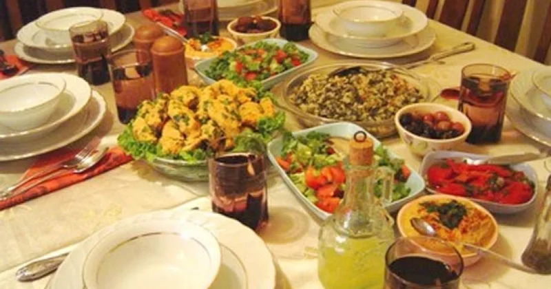 Mütəxəssis axşam yeməyinin ideal vaxtını açıqladı