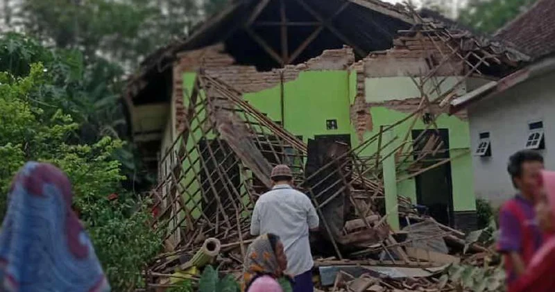 İndoneziyada təbii fəlakət: 61 nəfər ölüb
