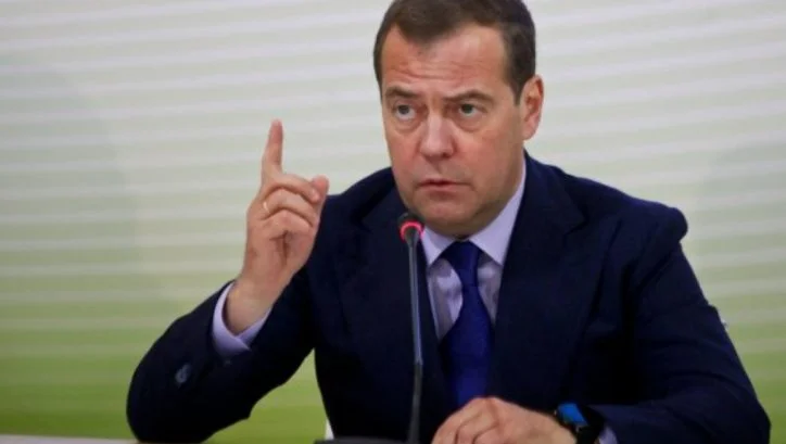 Medvedev Cənubi Koreyalıları ələ saldı Gəlin popkorn yığaq KONKRET