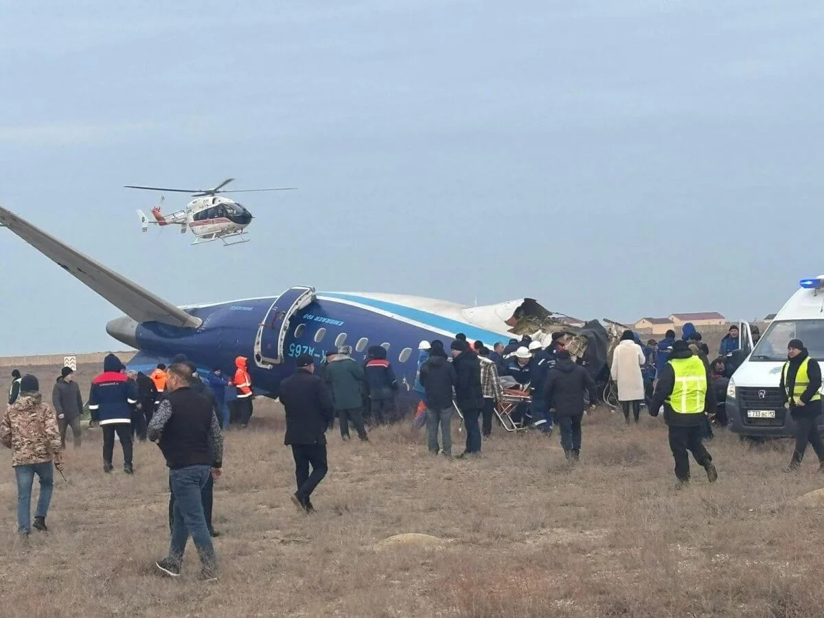 Təyyarənin eniş anı: Pilot ön təkərləri yerə vurdu, ardınca... Bələdçi danışır