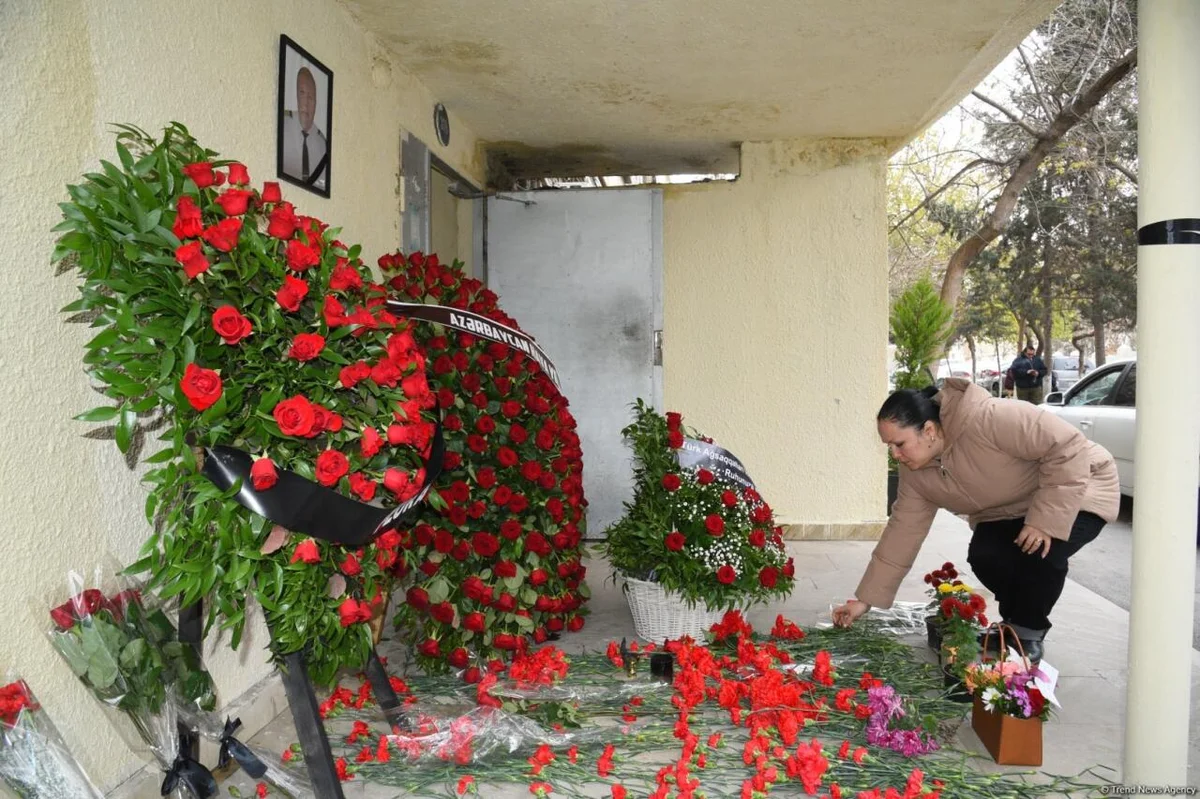 Vətəndaşlarımız İqor Kşnyakinin xatirəsini yad edirlər FOTO