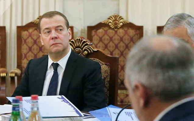 Medvedev Avropanı siyasi cəzalandırmağa çağırıb